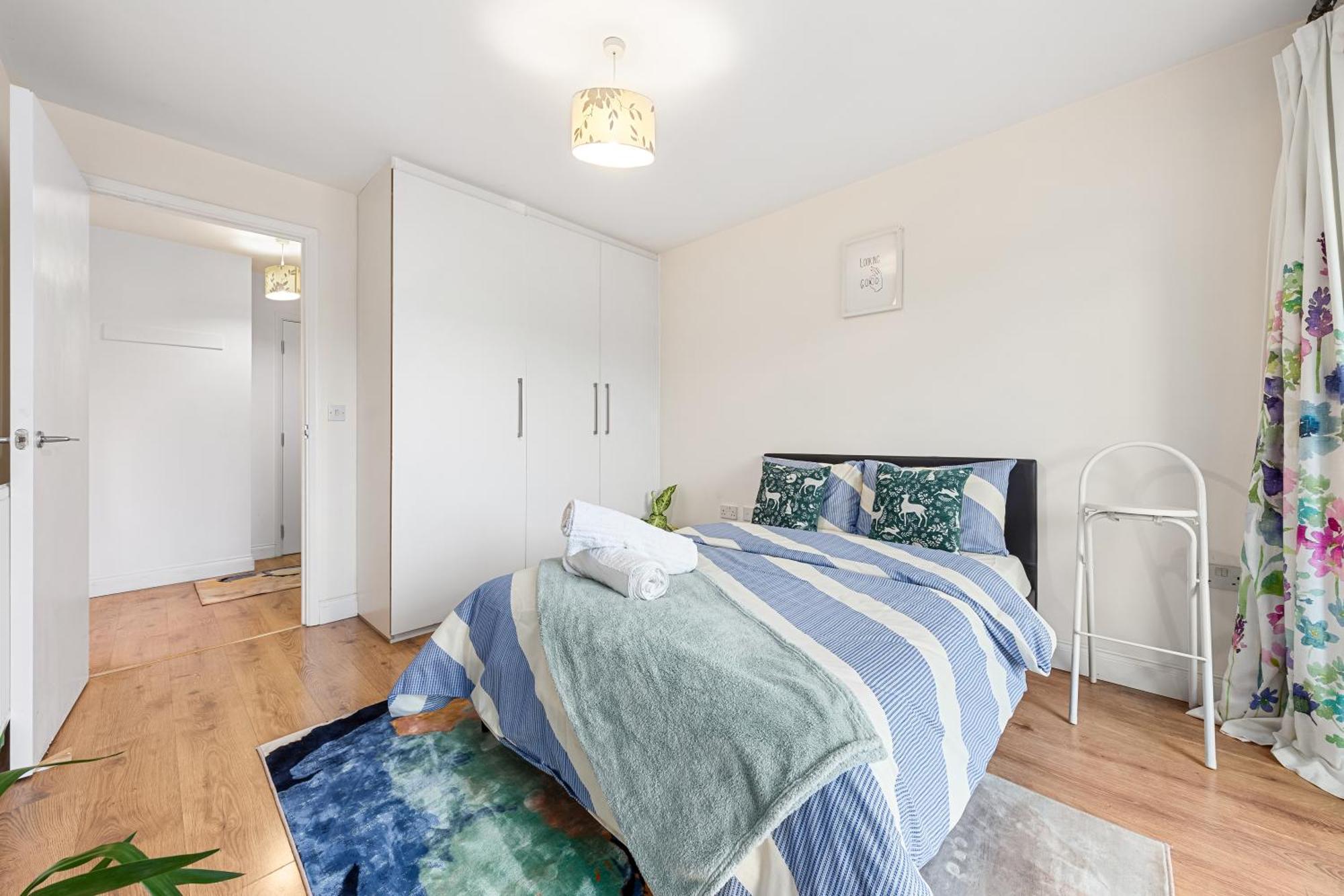 Апартаменты Modern Spacious 1 Bedroom Flat In Camden Лондон